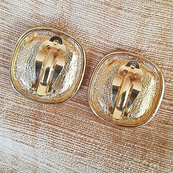 🌺!Host Pick!🌺 SAL Swarovski Earrings - Picture 2 of 5